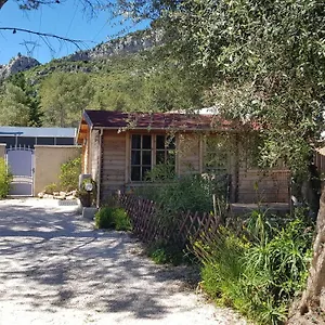 https://au-petit-paradis-de-tourris.fr-provencehotel.com